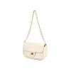 Krémová dámska crossbody kabelka so zlatou retiazkou a prešívaným vzorom