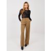 Elegantné dámske nohavice s rovným strihom a vysokým pásom v camelovej a khaki farbe na modelke