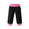 Detské čierno-ružové softshellové nohavice ROCKINO Hustey na bielom pozadí, jarno-jesenné vodeodolné nohavice.