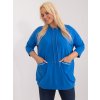 Plus size blúzka s kapucňou a vreckom v oversized strihu na modelke