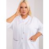 Plus size blúzka s kapucňou a vreckom v oversized strihu na modelke