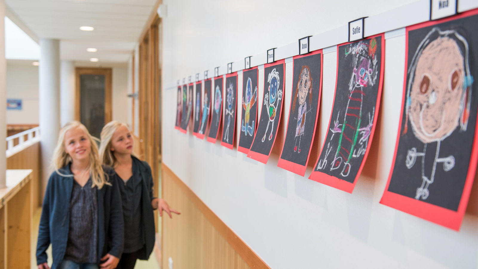 Info Rail - perfektní způsob vystavení kreseb, fotografií nebo plakátů