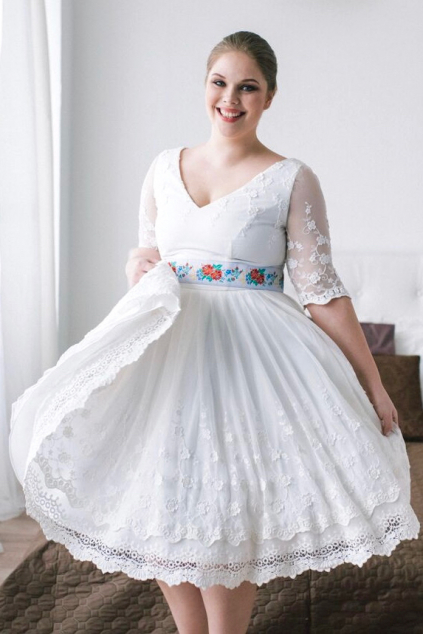 Folklórní svatební šaty PLUS MiaBella