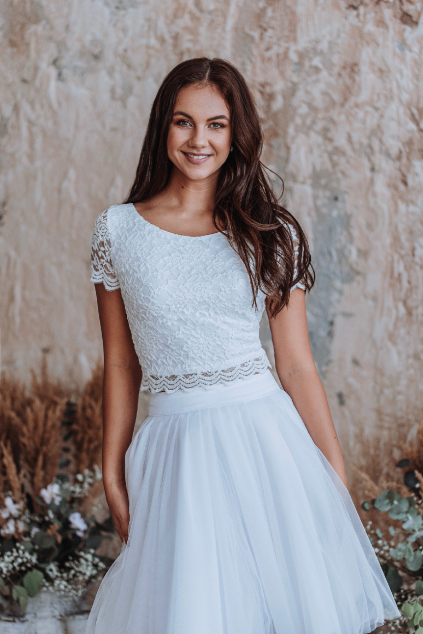 Bílý krajkový crop top MiaBella