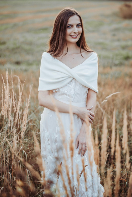 Zapletená svatební šála smetanová MiaBella