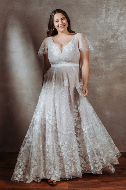květinové celokrajkové svatební šaty plus size