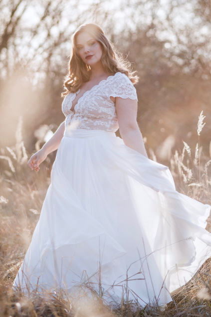 Svatební šaty EMILY z bavlněné krajky PLUS MiaBella