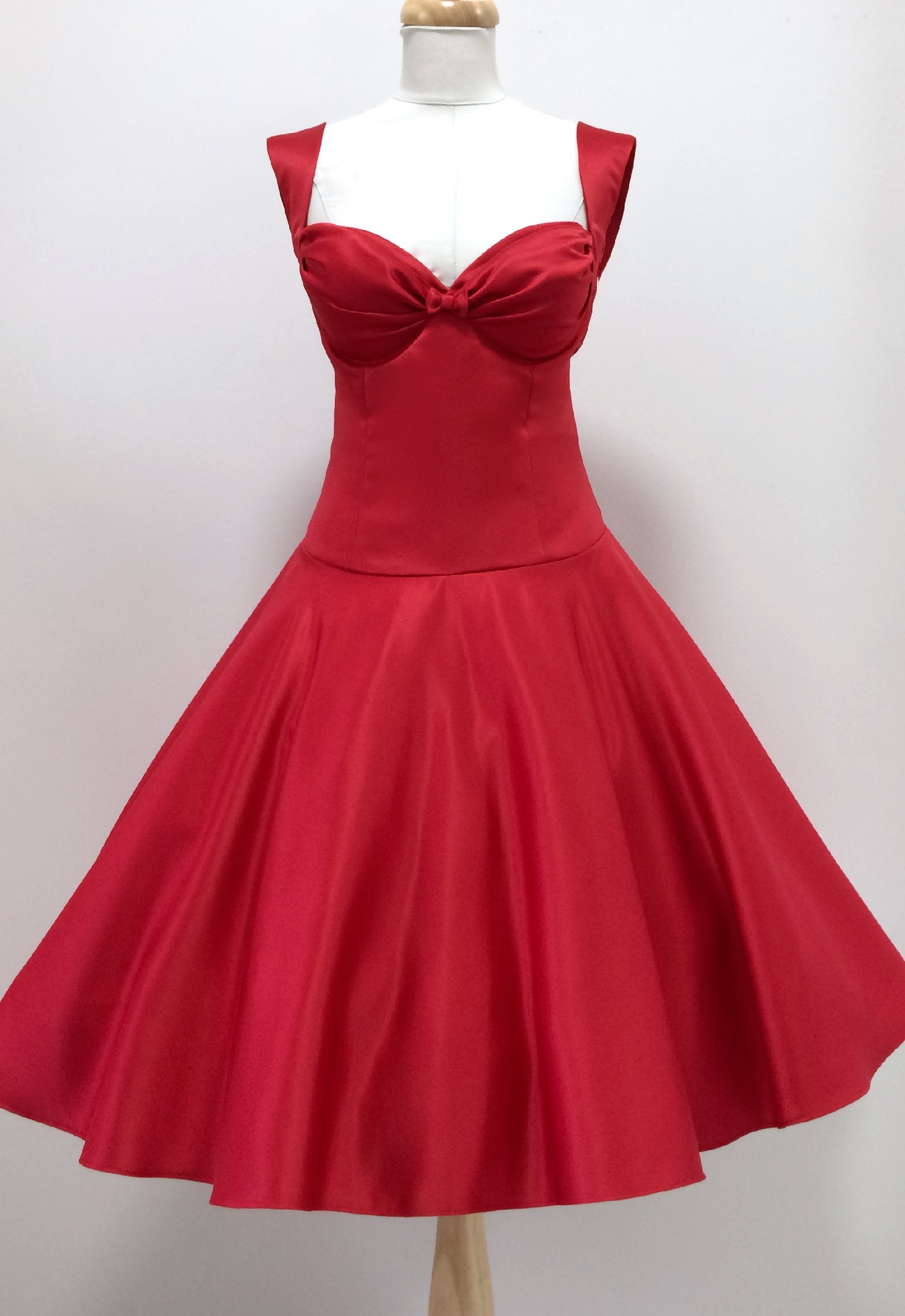 Červené krátké plesové šaty Louisa, vel. 40