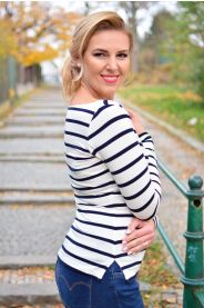 Modro-bílé pruhované tričko – detail modelu