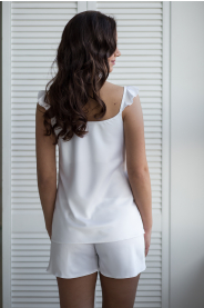 Bílé saténové pyžamo – detail modelu