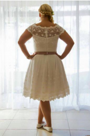 OBARVENÍ ČERVENÁ - folklórní svatební šaty – na postavě