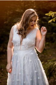 Šedo-modré svatební šaty ISABELLA PLUS – detail spodní části