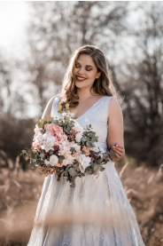 Šedo-modré svatební šaty ISABELLA PLUS – boční pohled