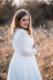 Celokrajkové svatební šaty ADELE PLUS – romantický detail