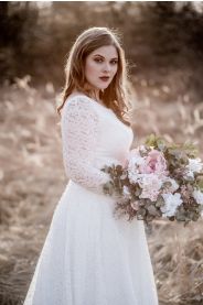 Celokrajkové svatební šaty ADELE PLUS – na postavě