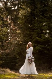 Celokrajkové svatební šaty ADELE PLUS – luxusní detail