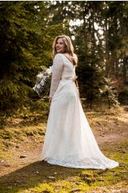 Celokrajkové svatební šaty ADELE PLUS – pohled zblízka