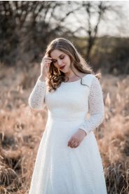 Celokrajkové svatební šaty ADELE PLUS – detail horní části