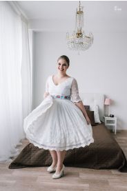 Folklórní svatební šaty PLUS – detail střihu