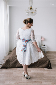 folklorni_svatebni_saty