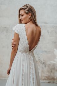 Celokrajkové svatební šaty EMILY – detail materiálu