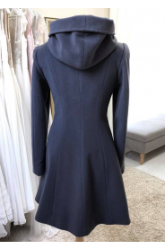 Kabát podle vlastního střihu – přední pohled