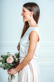 Top s lodičkovým výstřihem - výběr barev – boční pohled