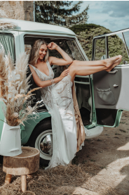 Svatební šaty Krajkové boho šaty Davine – silueta modelu