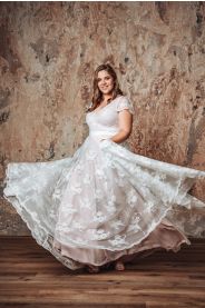 Romantické svatební šaty LUCA PLUS – zadní pohled