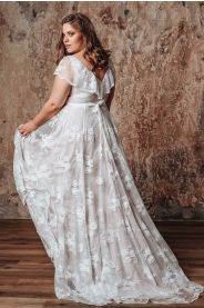 Romantické svatební šaty LUCA PLUS MiaBella