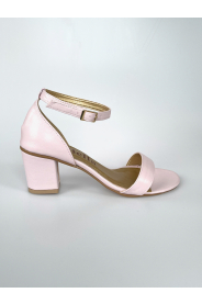růžové sandálky na podpatku