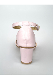Růžové sandálky na podpatku – přední pohled