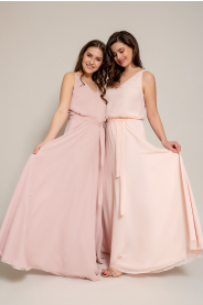 Dlouhé šifonové šaty s rukávy – detail střihu