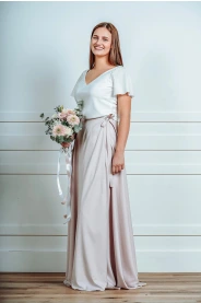 Vzorkový top s V výstřihem a rukávy – přední pohled