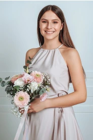 Vzorkový top s vázaním za krk – přední pohled