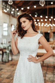 2244 13 trpytive svatebni saty amelie