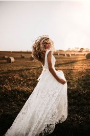 Třpytivé svatební šaty AMELIE – jemný detail