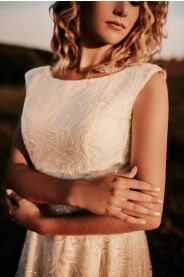 Třpytivé svatební šaty AMELIE – romantický detail