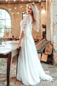 2338 2 krajkove svatebni saty angel plus