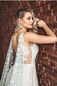 Svatební šaty s puntíky POPPY PLUS – silueta modelu