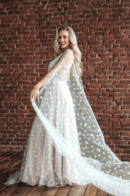 2344 2 svatebni saty s puntiky poppy plus