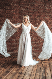 2344 3 svatebni saty s puntiky poppy plus