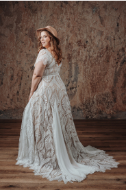 2350 13 krajkove boho saty davine plus