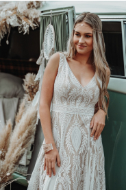 2350 6 krajkove boho saty davine plus