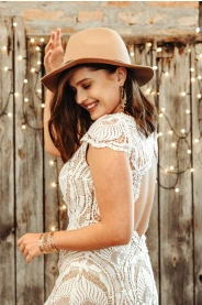 Odvážné svatební šaty MAYA – silueta modelu