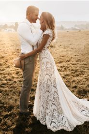 Odvážné svatební šaty MAYA – detail linie šatů