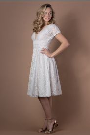 Recyklace svatební šaty LOLA (Délka Zkrácení celých šatů - 1.500Kč, Profi čištění a žehlení S profi čištěním a žehlením - 1.500Kč)