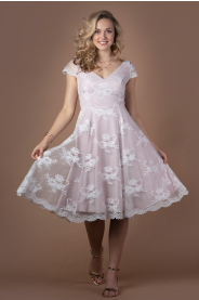 Recyklace romantických šatů LUCA (Délka Zkrácení celých šatů - 1.500Kč, Profi čištění a žehlení S profi čištěním a žehlením - 1.500Kč)