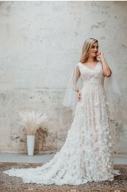 Recyklace květinových šatů FLORANCE – na postavě