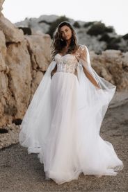 CALLA tylové svatební šaty – boční pohled